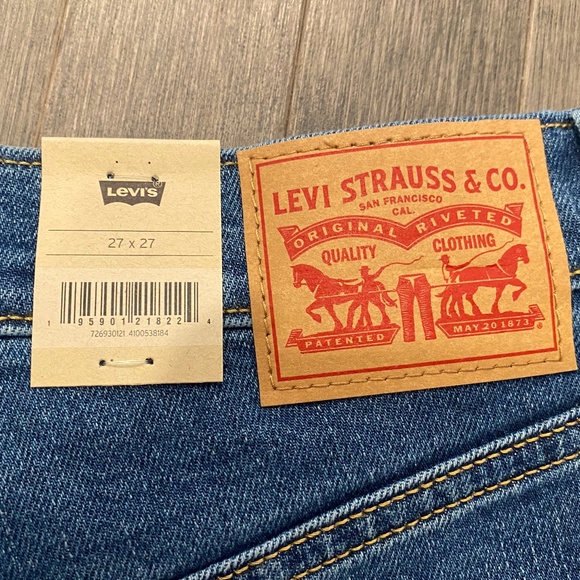 NWT Levi's Ribcage Straight Ankle Button Fly Jeans - Picture 8 of 11